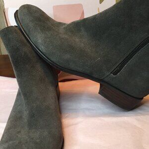Jessica Simpson Gray Suede Ankle Boots  10M